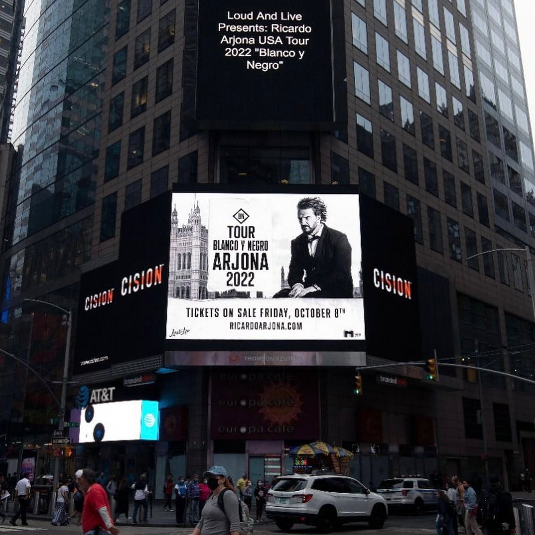 El Tour «Blanco y Negro» de Ricardo Arjona es anunciado en el Times Square de Nueva York